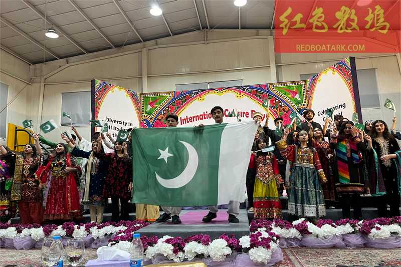 巴基斯坦使馆学校的学生演绎“我的祖国和我”